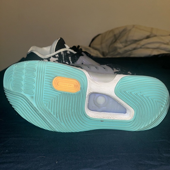 Nike Bright Orange Sneakers with White Details - Picture 6 of 6